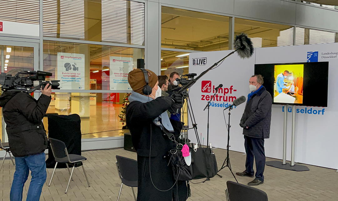 TV Interview mit einem Experten in Düsseldorf Impfzentrum